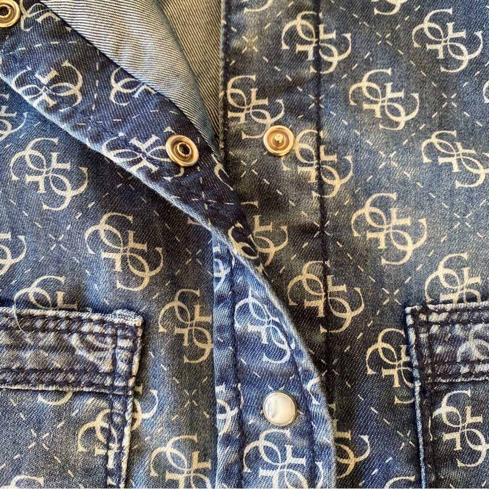 Vintage Guess Y2K Monogram Button-Up Shirt - Size Small - Denim Look - Picture 9 of 14